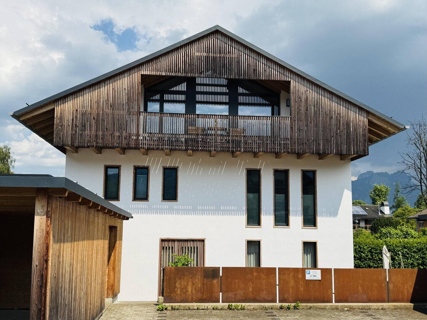 Modernes Mittelhaus mit Gartenanteil in familienfreundlicher Lage von Brannenburg, 83098 Brannenburg