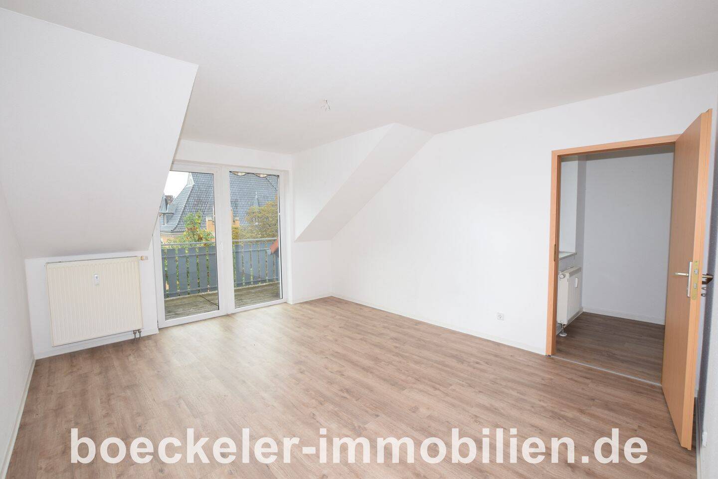 Altengerechtes Wohnen = in 1-A-Bestlage – mit Fahrstuhl + Balkon, 6618 Naumburg (Saale)