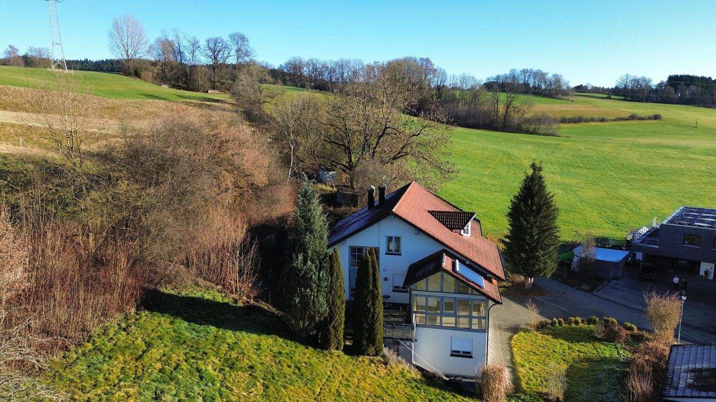 Helles Einfamilienhaus mit Weitblick und großem Grundstück in herrlicher Dorfrandlage bei Leutkirch, 88299 Leutkirch im Allgäu