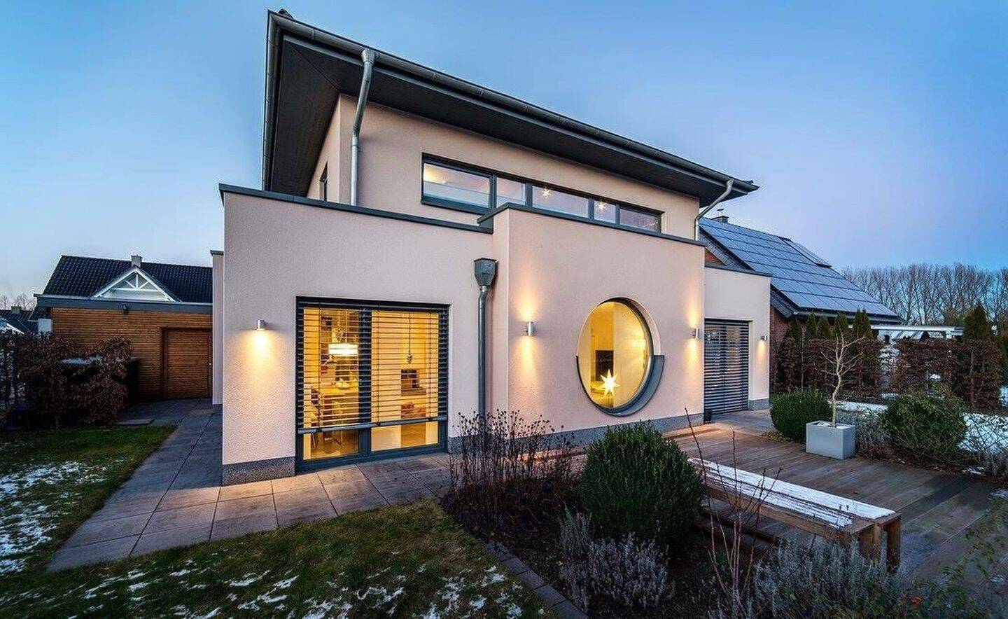 Architektenhaus in moderner Staffelgeschoss-Bauweise, 33154 Salzkotten