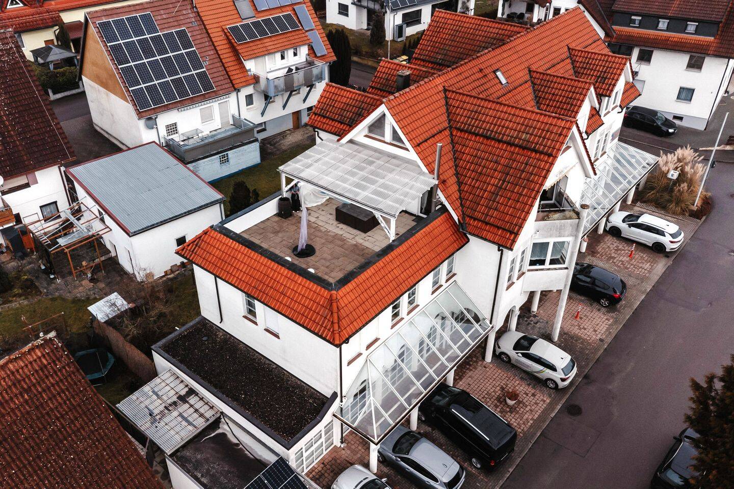 Wohnen auf zwei Ebenen |50 m² Dachterrasse |Aufzug |2 Stellplätze |Maisonette | 4 Zimmer + Ankleide, 75365 Calw