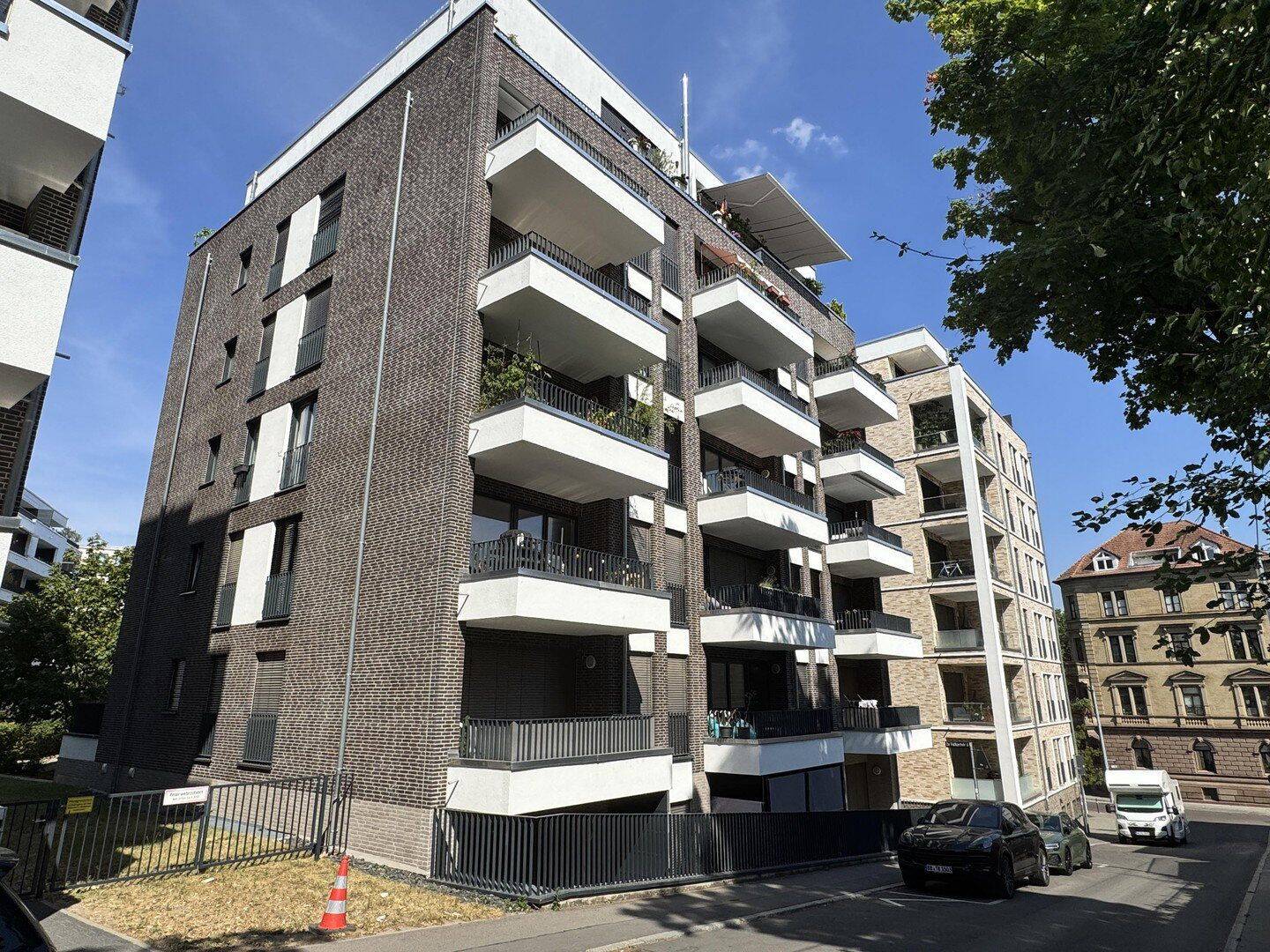 PROVISIONSFREI – TOP-Lage / Moderne 2-Zimmer-Wohnung (BJ 2018) mit Terrasse, Küche & TG, 70176 Stuttgart (Mitte West)
