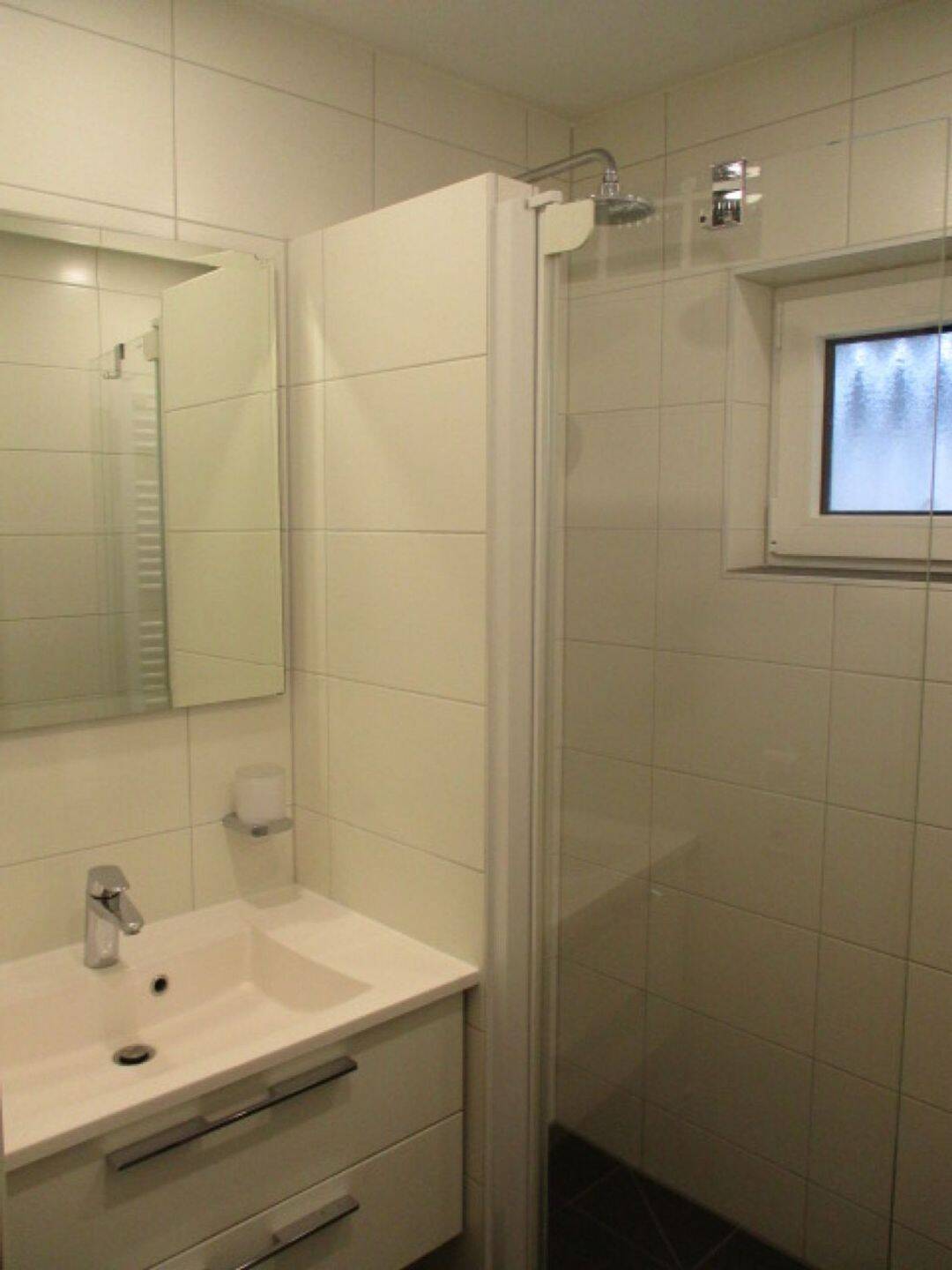 Top renovierte Erdgeschoss Wohnung mit schöner Einbauküche und Balkon, 73434 Aalen