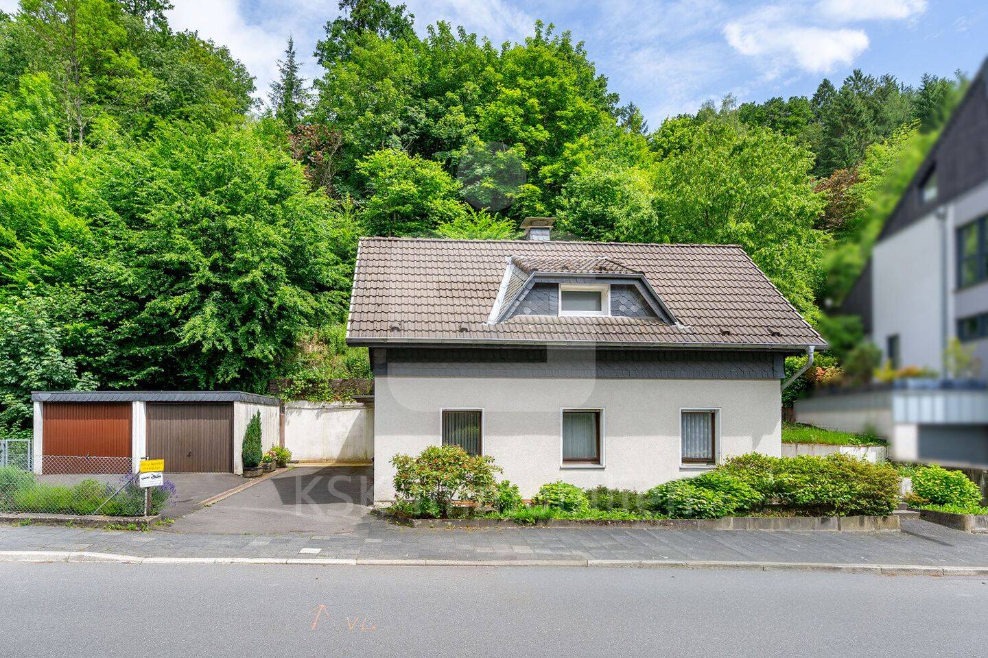 Zwei kleine Wohneinheiten zentrumsnah und komplett vermietet!, 51766 Engelskirchen