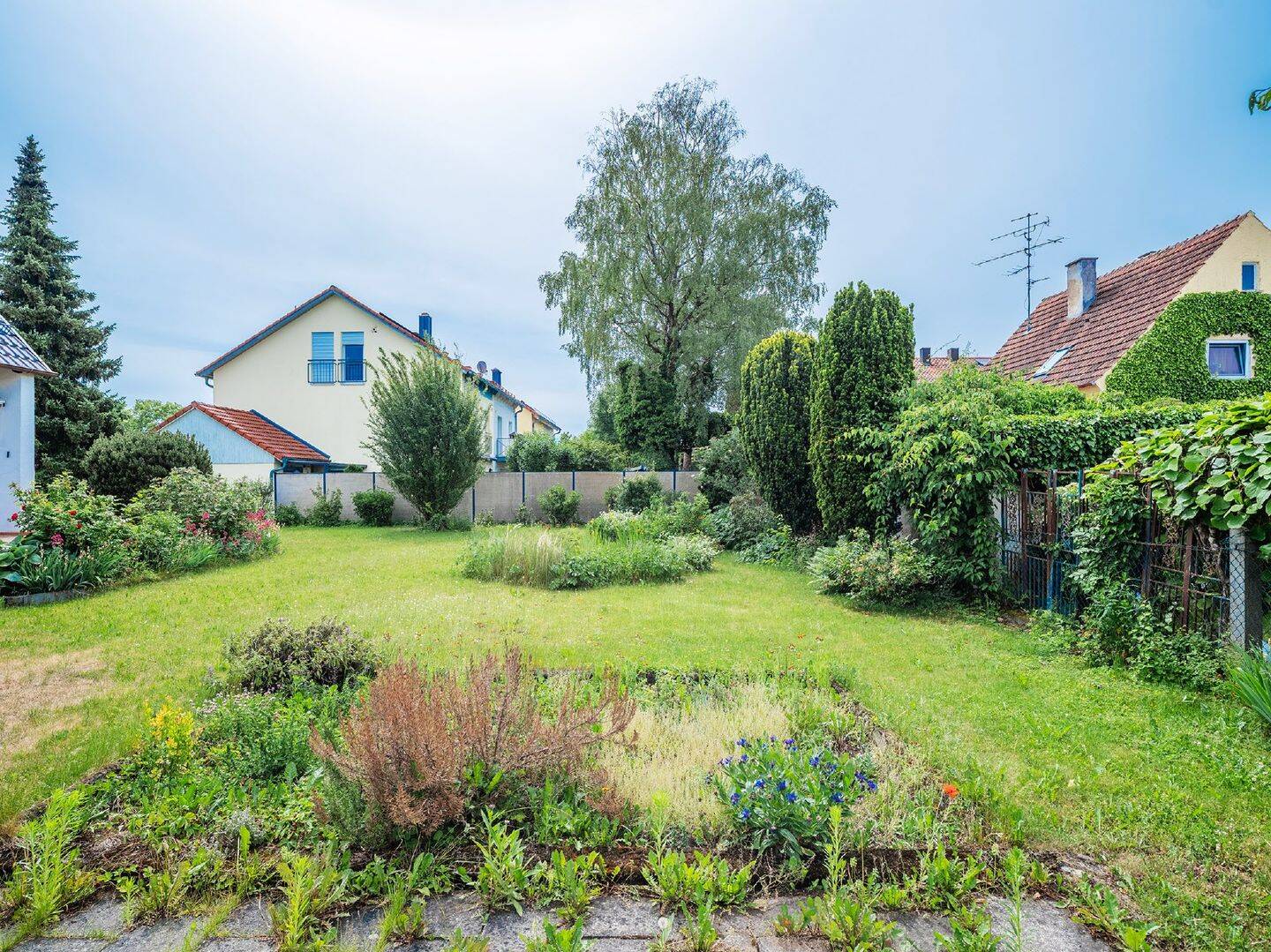 MAIER – Südwestausgerichtetes Baugrundstück für EFH, DH, Dreispänner oder kleine Wohnanlage, 85622 Feldkirchen