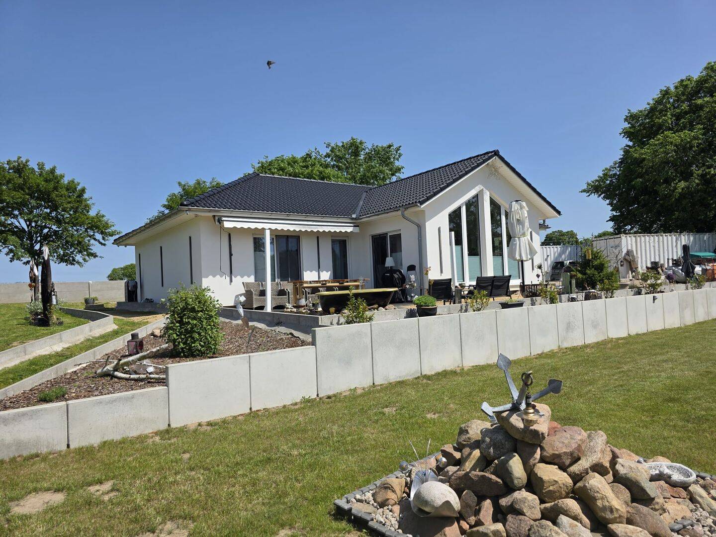 Modernes Wohnen auf einer Ebene – neuwertiger Bungalow in begehrter Architektur, 17390 Rubkow