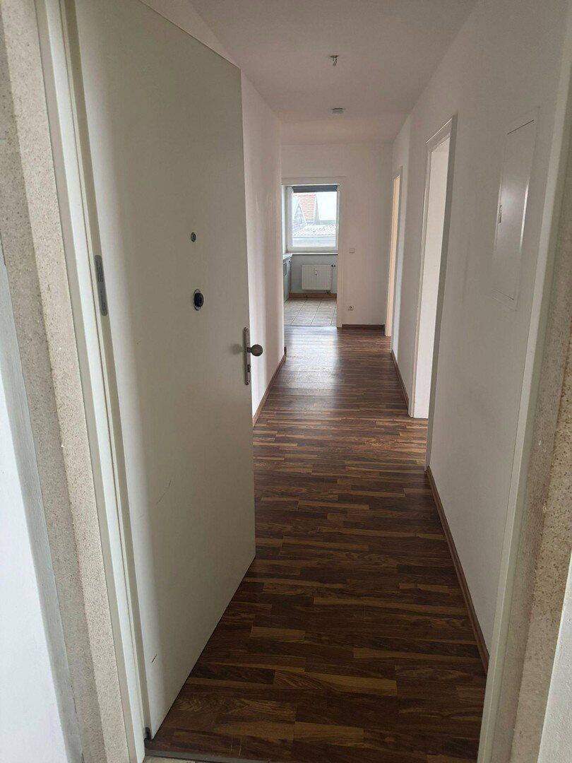 3- Zimmer-Hochparterre- Wohnung mit Einbauküche, Gemeinschaftsgarten und PKW Stellplatz, 86551 Aichach
