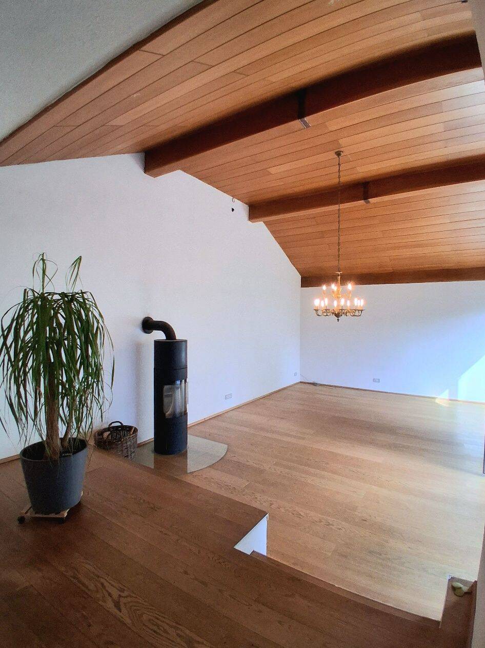 Wohnen auf Zeit! Einfamilienhaus mit Einbauküche, Garten, Doppelgarage und 2 Außenstellplätzen in ruhiger und zentraler Wohnlage in 92318 Neumarkt, 92318 Neumarkt i.d. OPf.