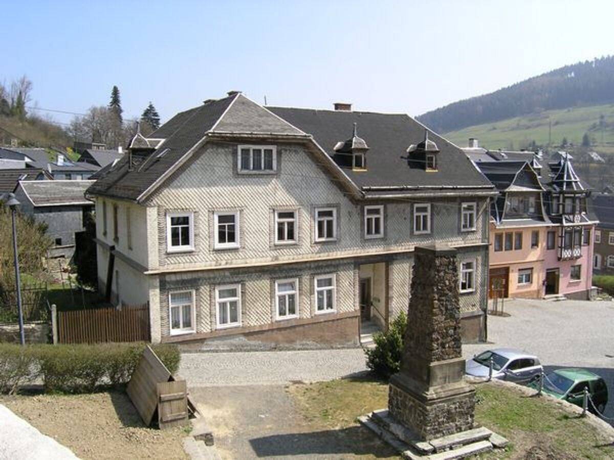 Attraktives Gebäude in Gräfenthal: Lage – Lage – Lage!, 98743 Gräfenthal