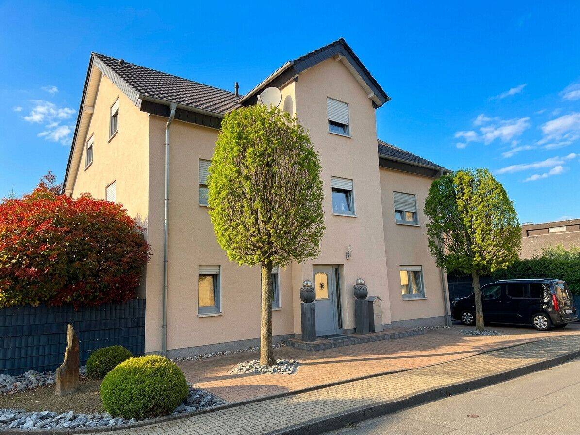 Ihre Investmentchance in Lage & Zukunft: Repräsentatives 3-Familienhaus mit Doppelgarage in Soest!, 59494 Soest