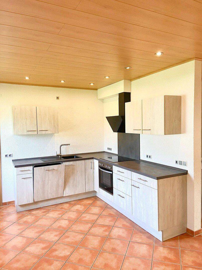 *** Schöne 4,5 Zimmer Wohnung mit zwei modernen Bädern, EBK, Balkon, Terrasse und Garten ***, 95138 Bad Steben