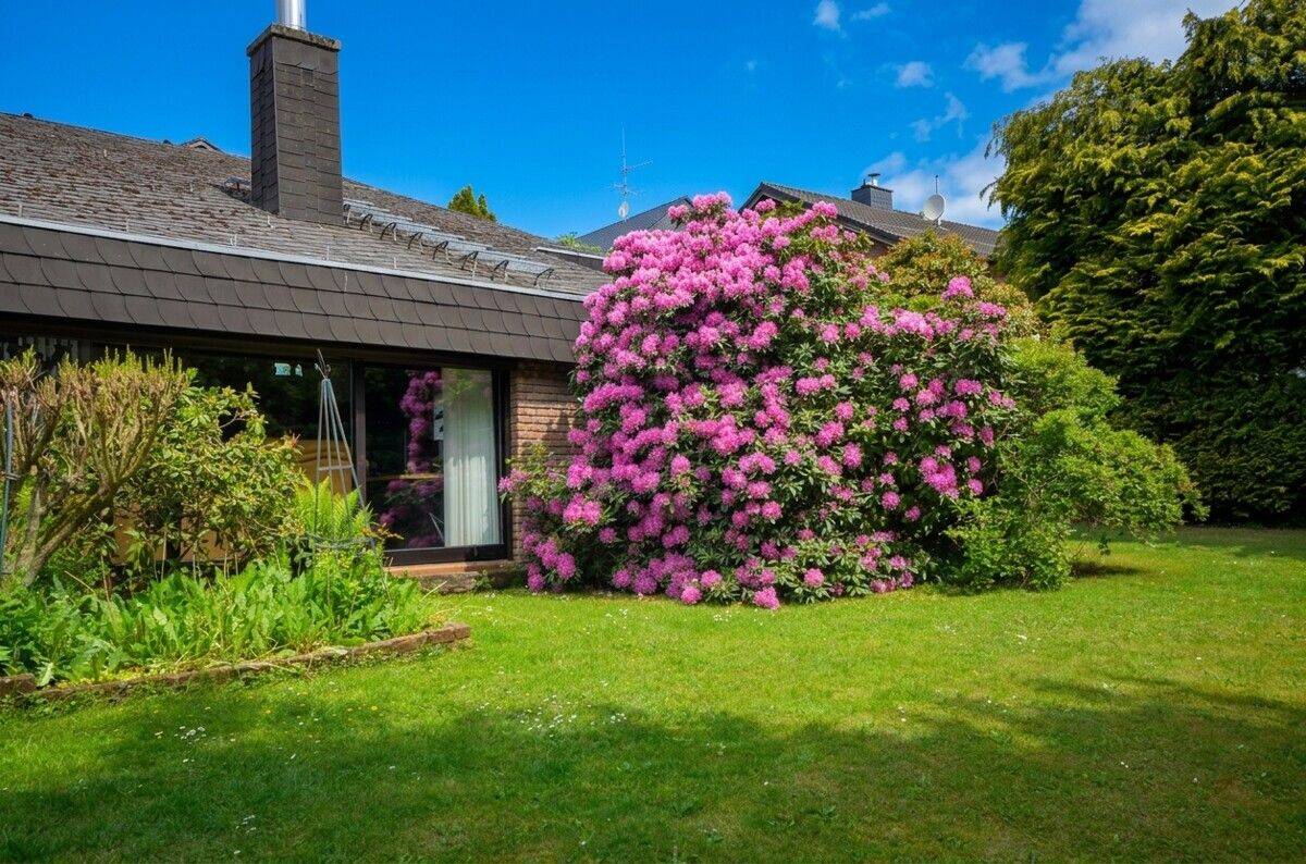 Architektenvilla am Waldrand mit großem Garten, 65510 Hünstetten