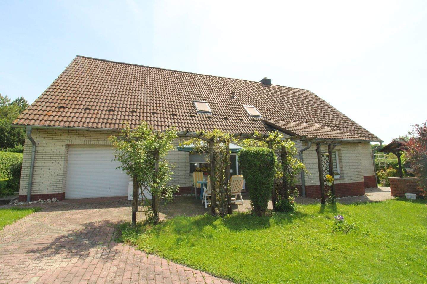 Einfamilienhaus plus Einliegerwohnung gesucht? Hier auf idyllisch angelegtem Grundstück in schöner Ortsrandlage möglich, 99634 Gangloffsömmern