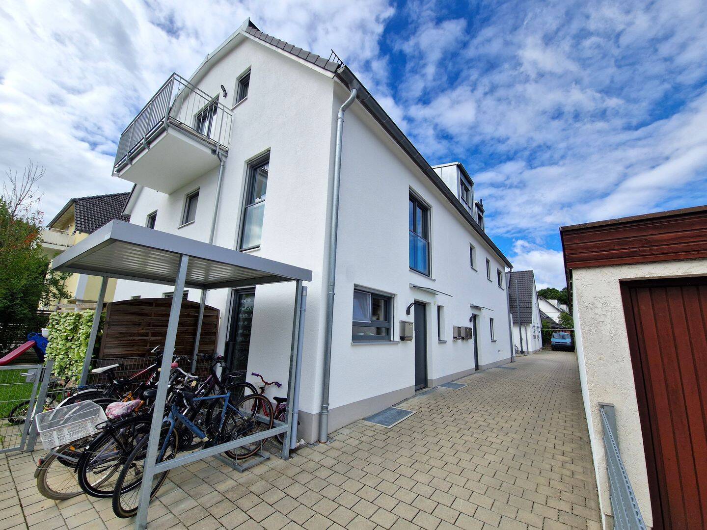 Moderne 2 Zimmer Dachgeschoss Wohnung in München-Aubing!, 81249 München (Allach-Untermenzing Aubing-Lochhausen-Langwied Pasing-Obermenzing)