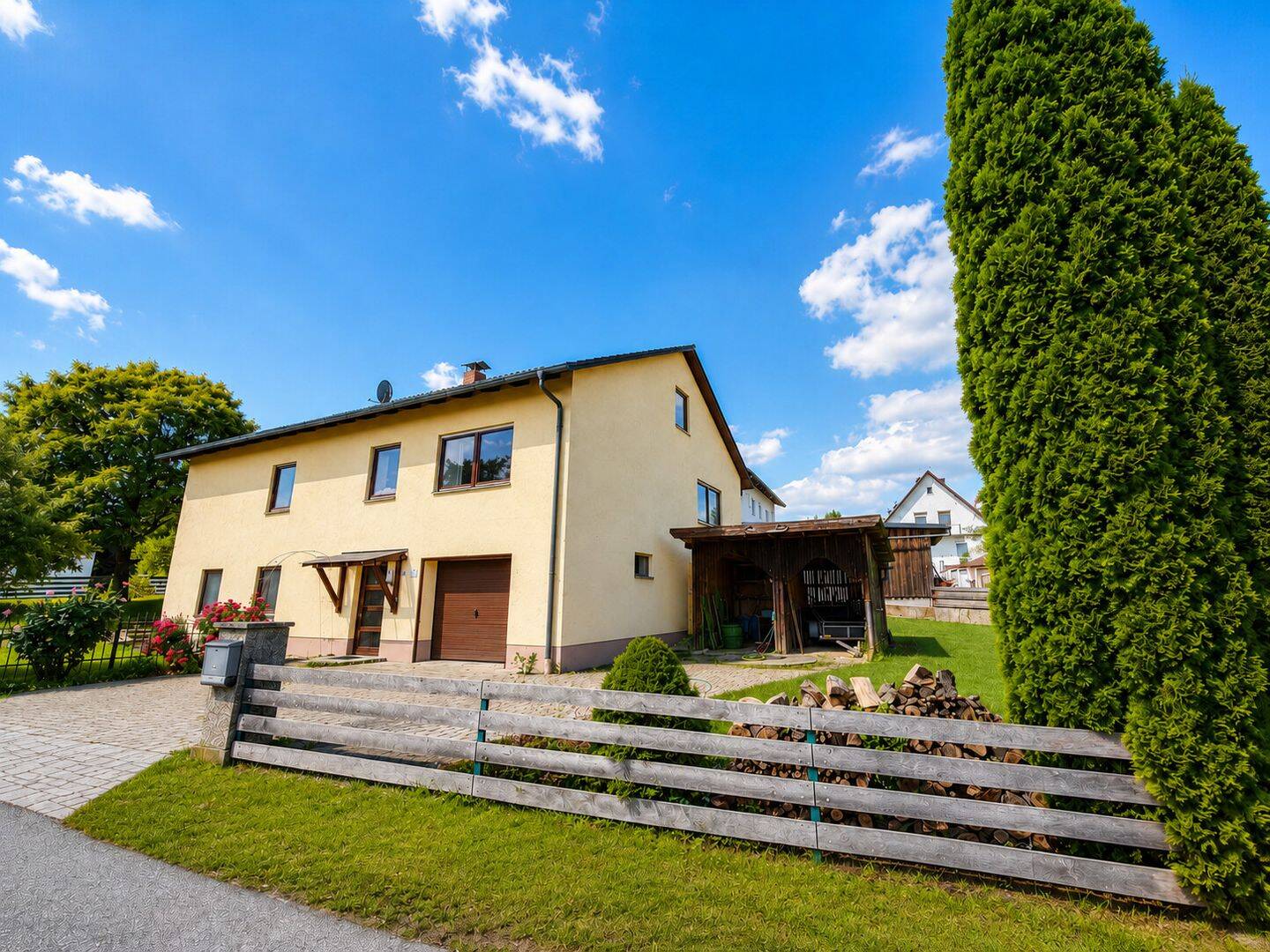 Einfamilienhaus mit traumhaftem Garten, Ausbaureserve und vielseitigen Nutzungsmöglichkeiten!, 84056 Rottenburg a.d. Laaber