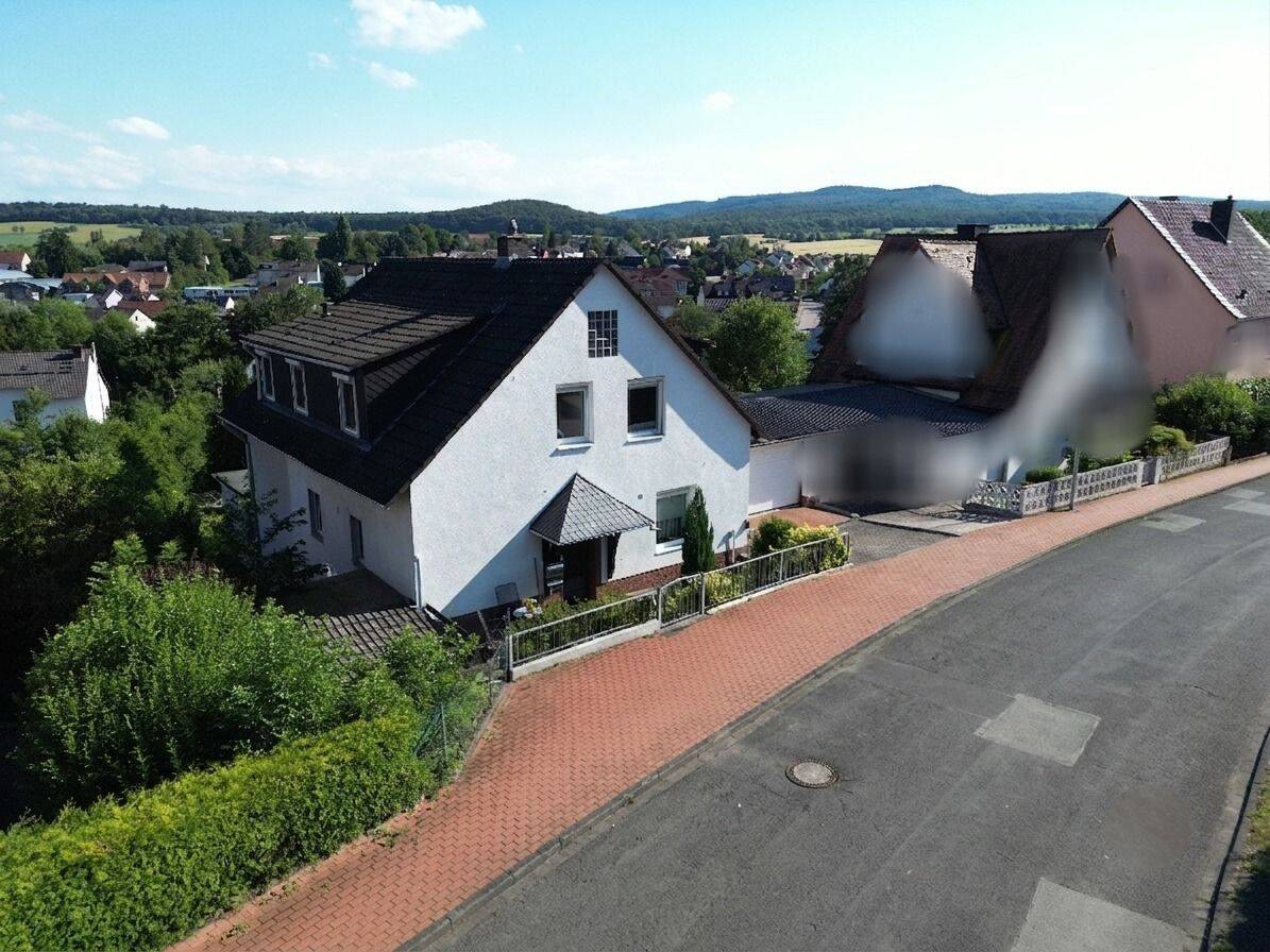 Attraktives Zweifamilienhaus in Ahnatal mit großem Garten, vermieteter Wohneinheit und vielseitigem Nutzungspotenzial, 34292 Ahnatal
