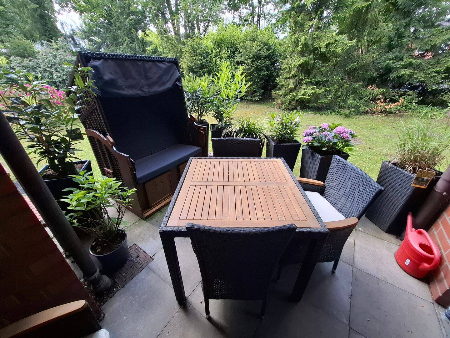 Von Privat. Großzügige 4-Zimmer-Wohnung in komfortabler Waldrandlage in Blankenese