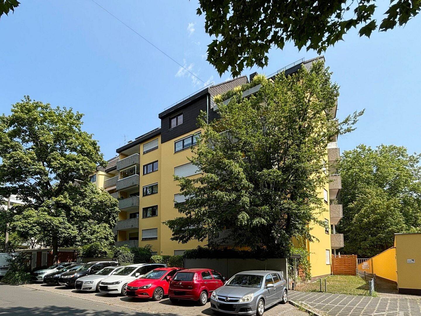 NÜRNBERG-NORD: RUHIG GELEGENE 3-ZIMMER-EG-WOHNUNG MIT GROSSER TERRASSE UND AUSSENSTELLPLATZ, 90408 Nürnberg (Großreuth h. d. Veste Gärten h. d. Veste Maxfeld Nordbahnhof Sankt Johannis)
