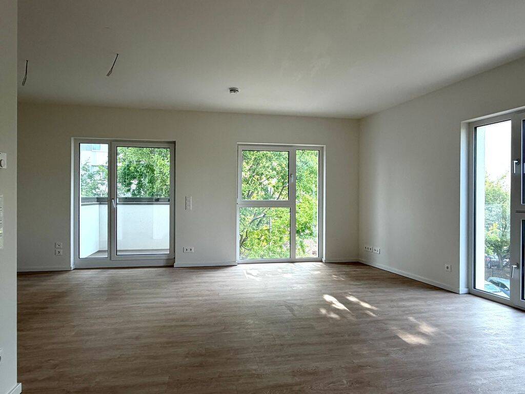 Stilvolle 3 Zimmer Wohnung mit Loggia und Gäste-WC, 13055 Berlin (Lichtenberg Hohenschönhausen Alt-Hohenschönhausen Hohenschönhausen)