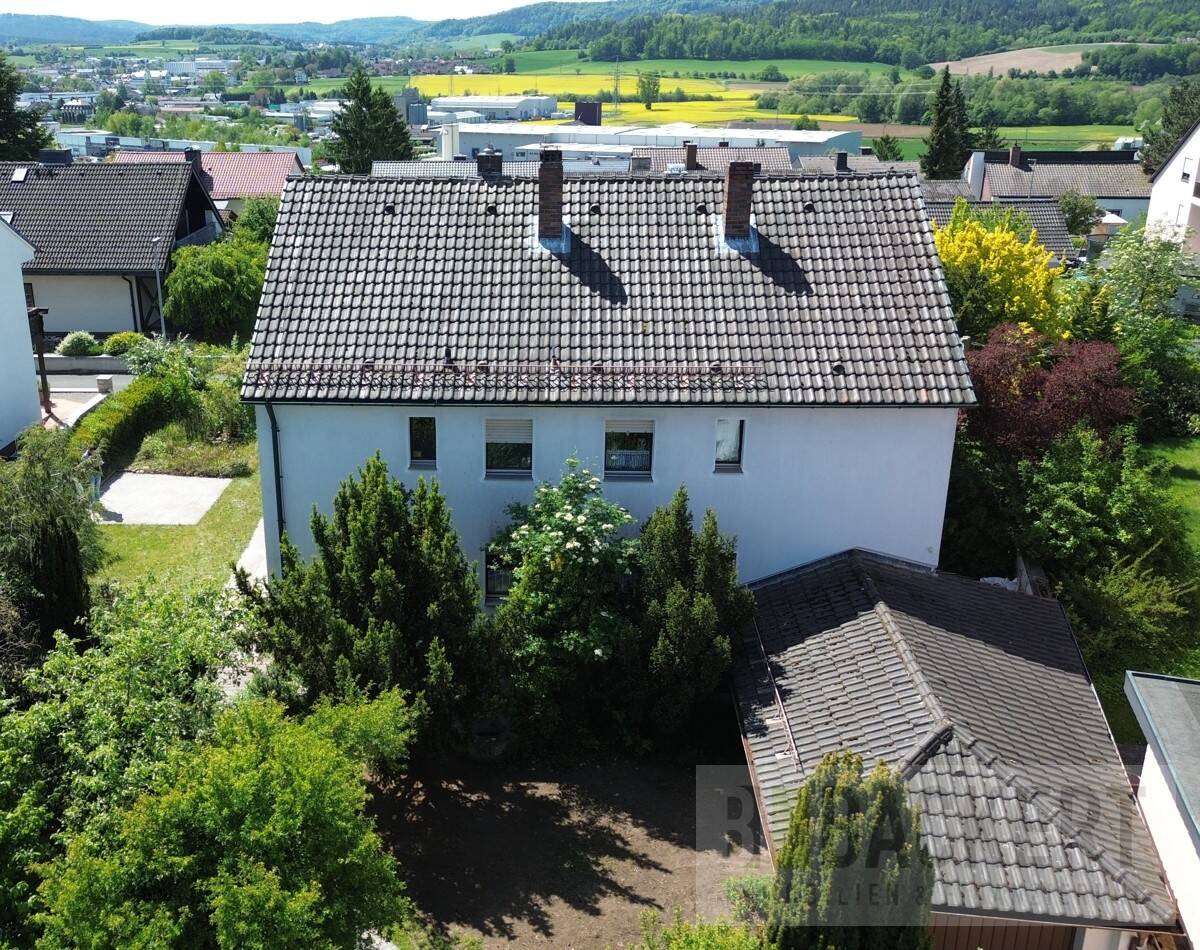 Großes Zweifamilienhaus mit Garage in toller Wohnlage von Burgkunstadt, 96224 Burgkunstadt