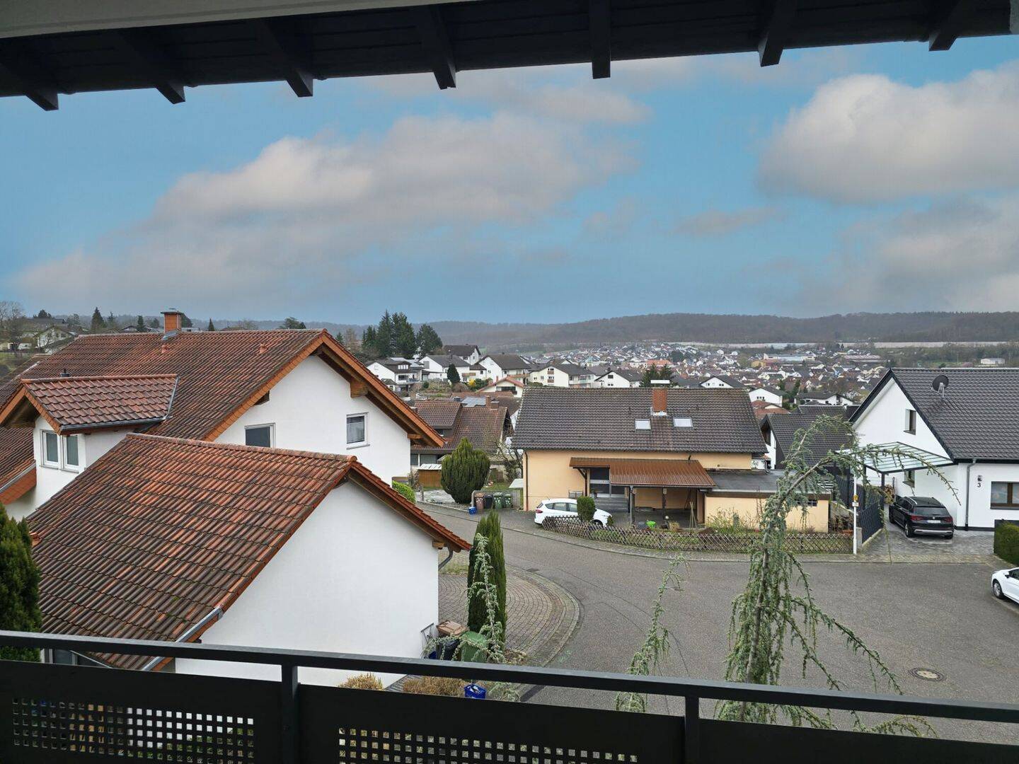 Modern renovierte 4-Zimmer-Wohnung mit 3 Balkonen und Garage in ruhiger Lage!, 69234 Dielheim