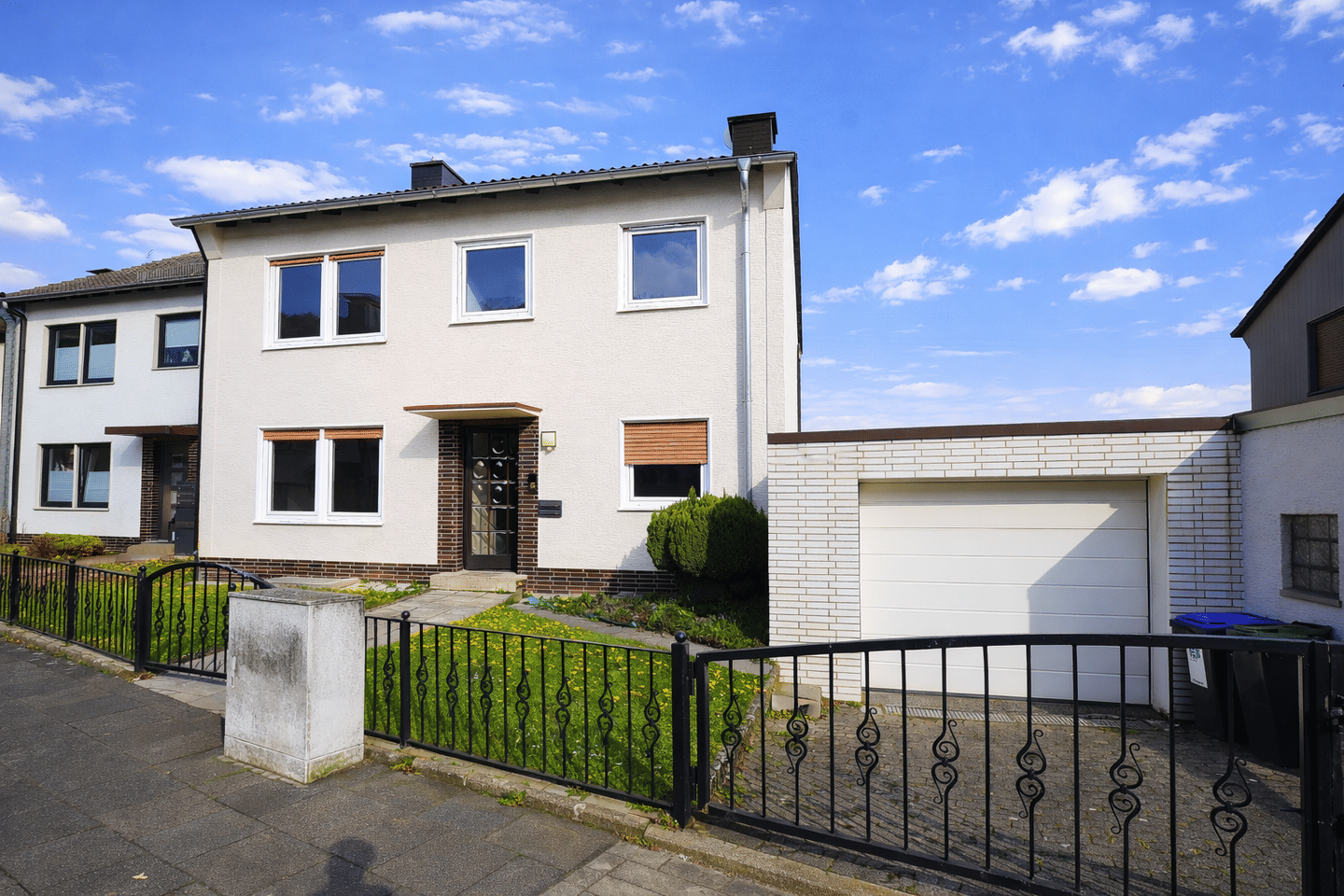 Keine Käuferprovision- ca. 145 m² großes Reiheneckhaus mit zwei Wohneinheiten in ruhiger Lage, 58135 Hagen (Haspe)