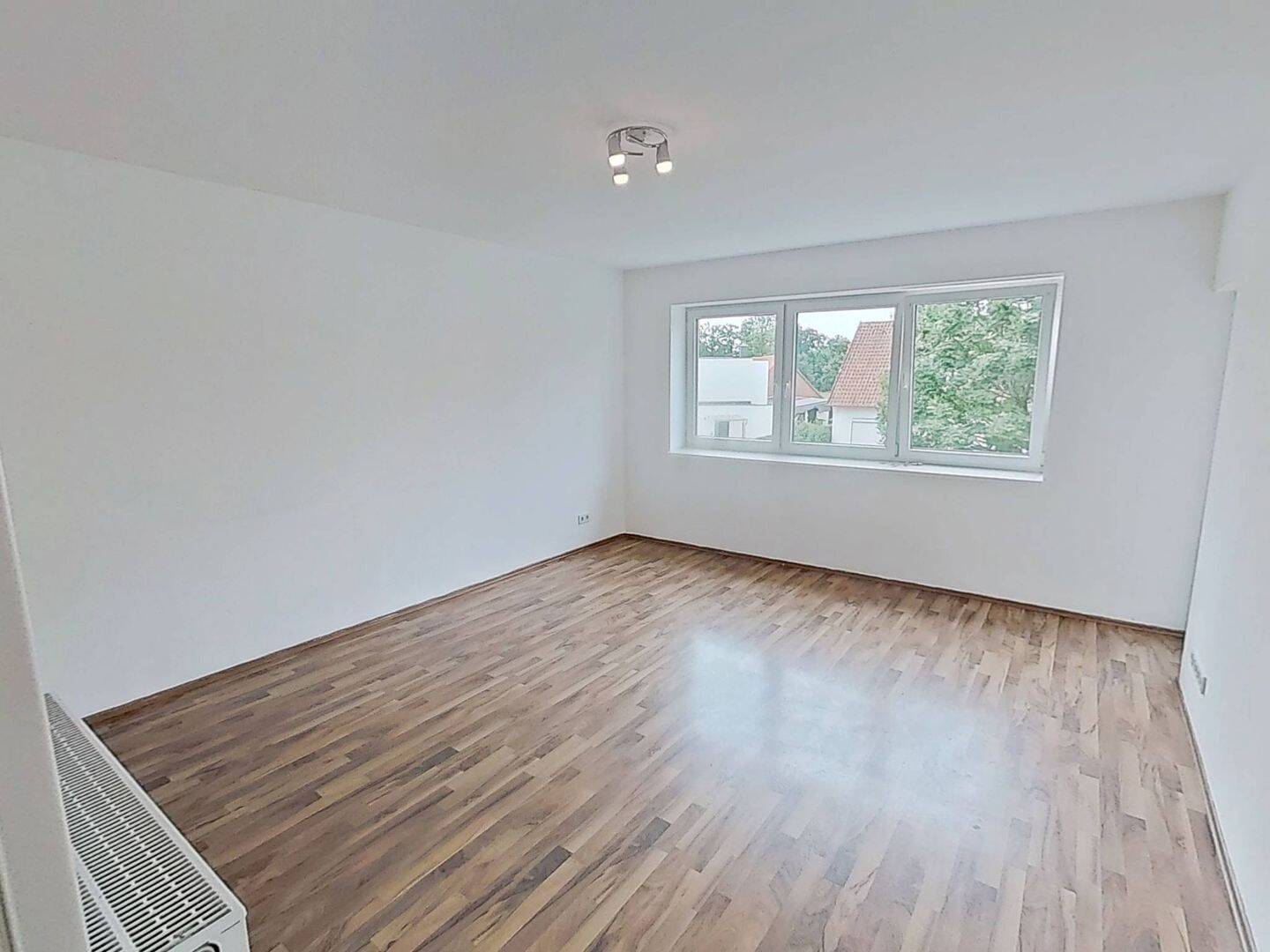 RENOVIERT: Große 3-Zimmer-Wohnung mit Balkon und EBK, 29229 Celle