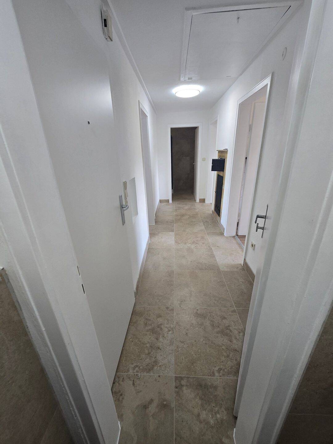 Attraktive 2,5 Zimmer, Erstbezug nach Kernsanierung, Lichtdurchflutete, moderne Dachgeschoss in Stuttgart Stammheim, 70439 Stuttgart (Neuwirtshaus Stammheim Zuffenhausen)
