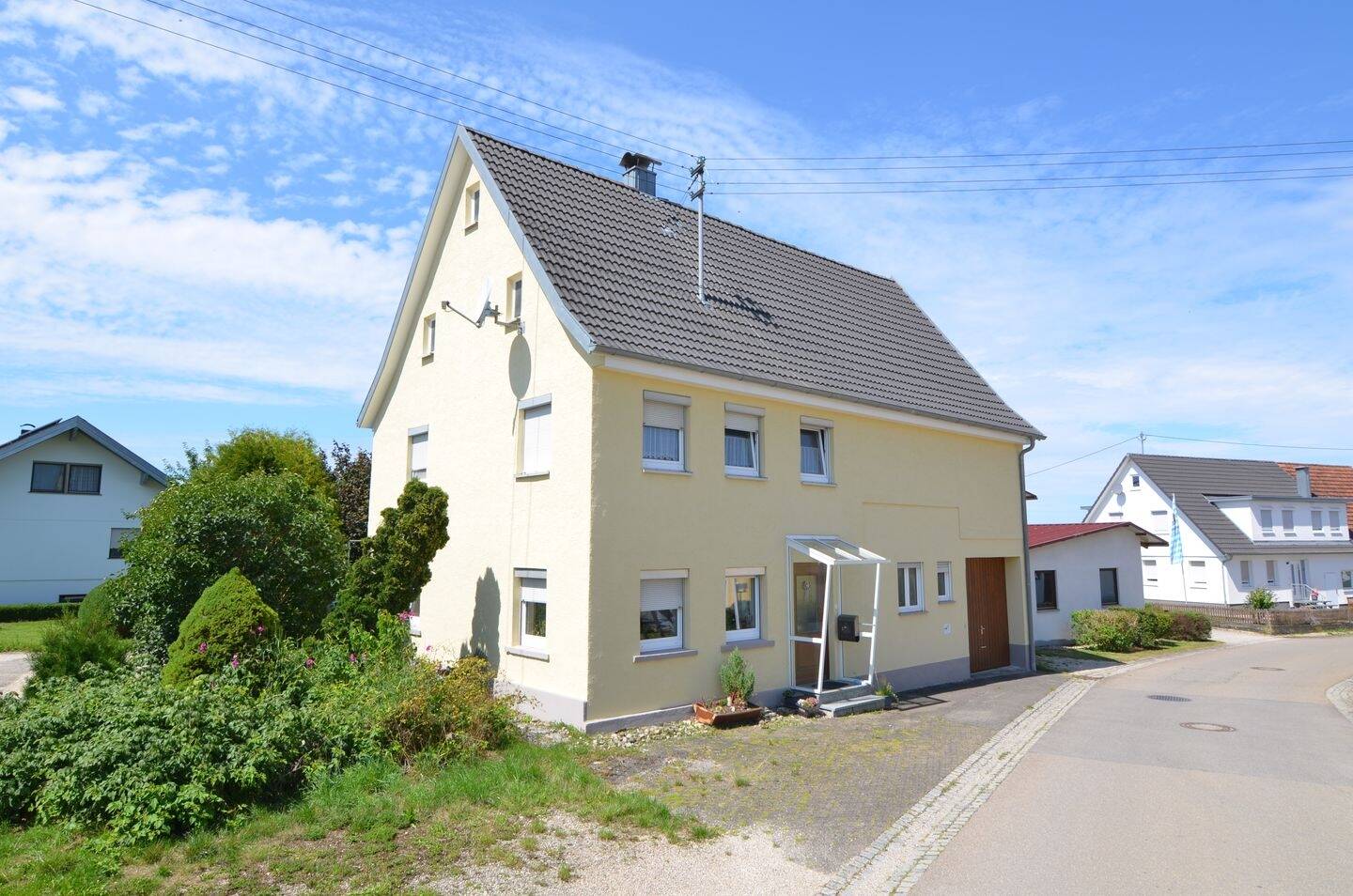 Einfamilienwohnhaus mit Werkstatt/Halle, 88515 Langenenslingen