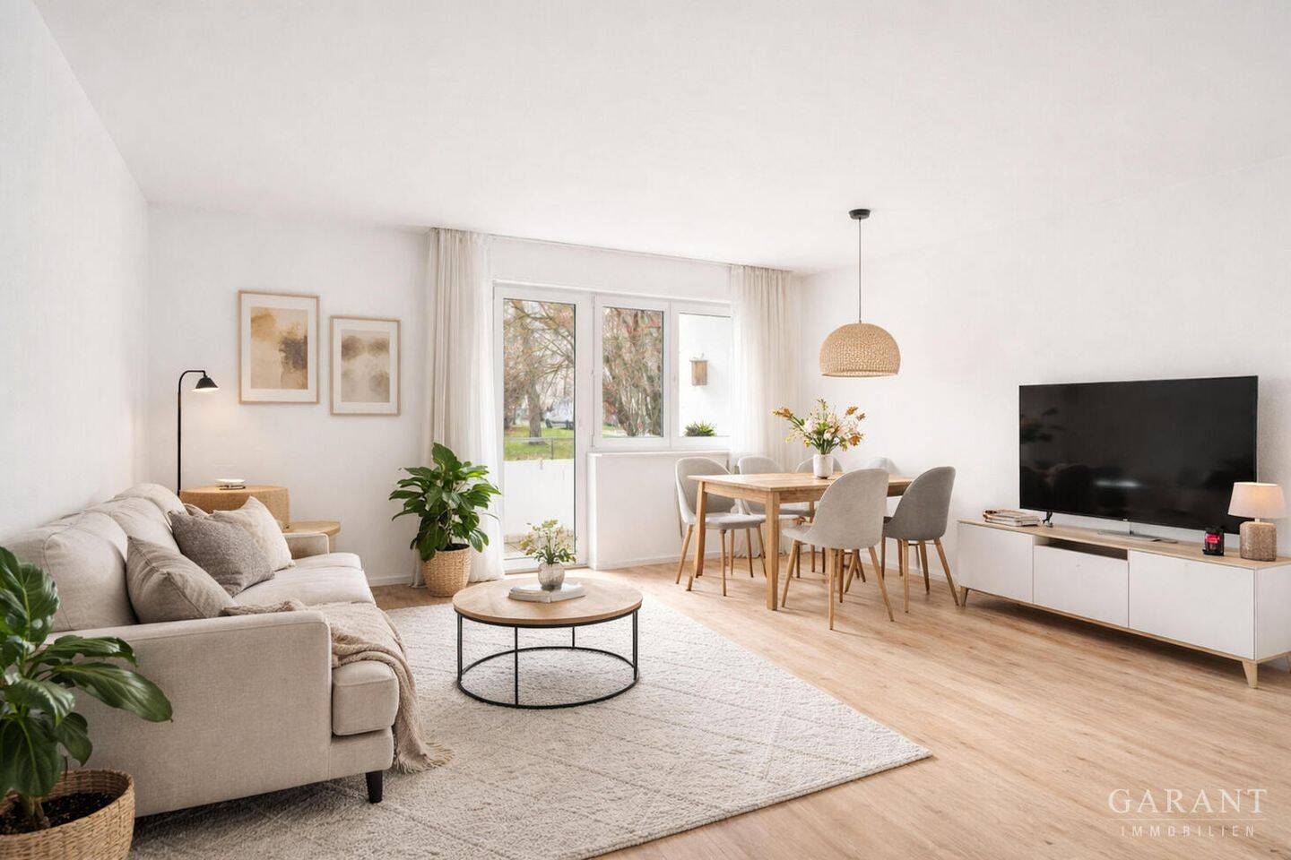 Sofort-Bezugsbereit: Helle, frisch renovierte 2 Zimmer-Wohnung mit Südbalkon in ruhiger Lage, 80933 München (Feldmoching-Hasenbergl Milbertshofen-Am Hart)