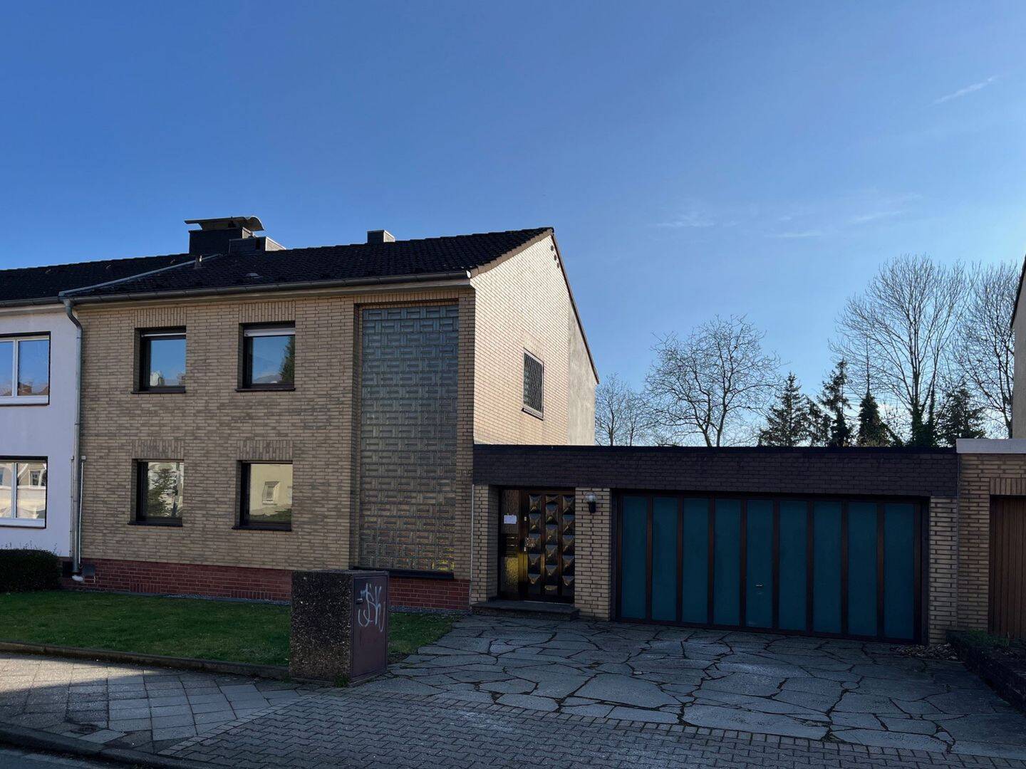 Einfamilienhaus mit großem Garten und Doppelgarage, 40591 Düsseldorf (Eller Holthausen Oberbilk Wersten)
