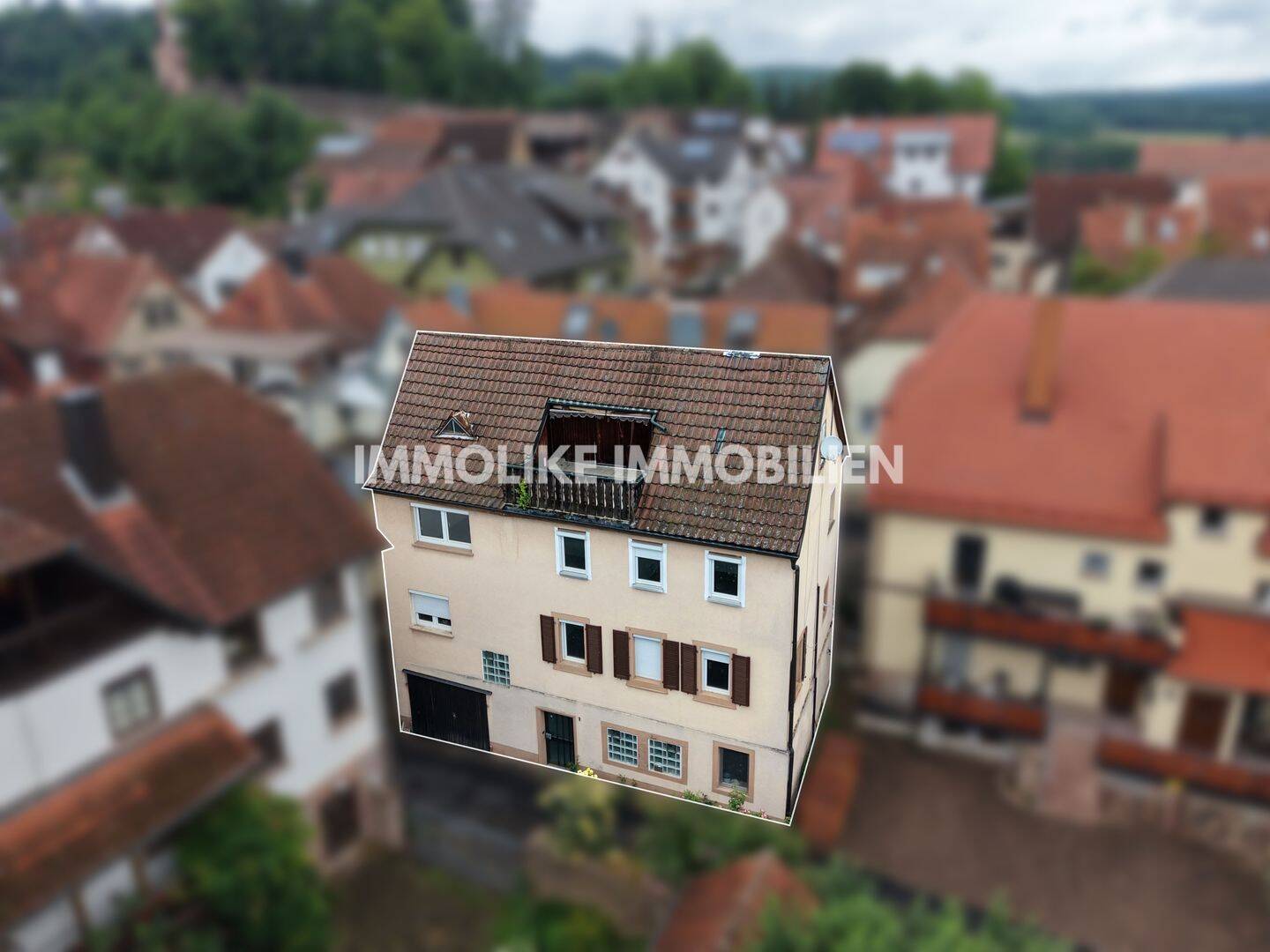 Teilsaniertes Zweifamilienhaus mitten in Rieneck, 97794 Rieneck