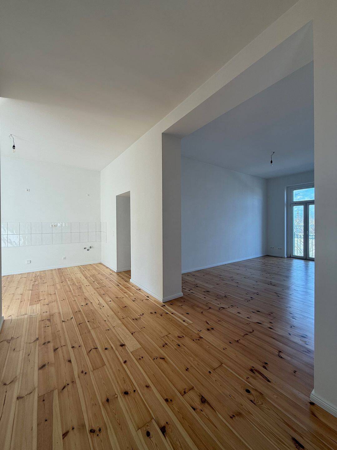 Attraktive, voll renovierte 2-Zimmer-Wohnung mit Balkon und Aufzug!, 13088 Berlin (Pankow)