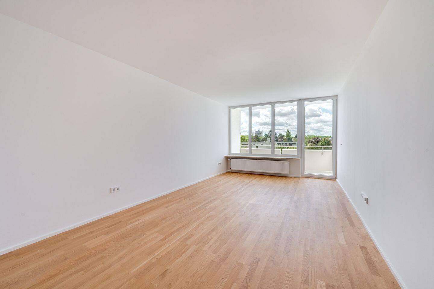 AIGNER – Frisch sanierte Maisonettewohnung mit Süd-Loggia in Milbertshofen, 80807 München (Milbertshofen-Am Hart Schwabing-Freimann)