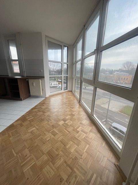 Helle 3 Zimmer Wohnung mit Balkon, Einbauküche und Aufzug!, 13585 Berlin (Spandau Falkenhagener Feld Hakenfelde)