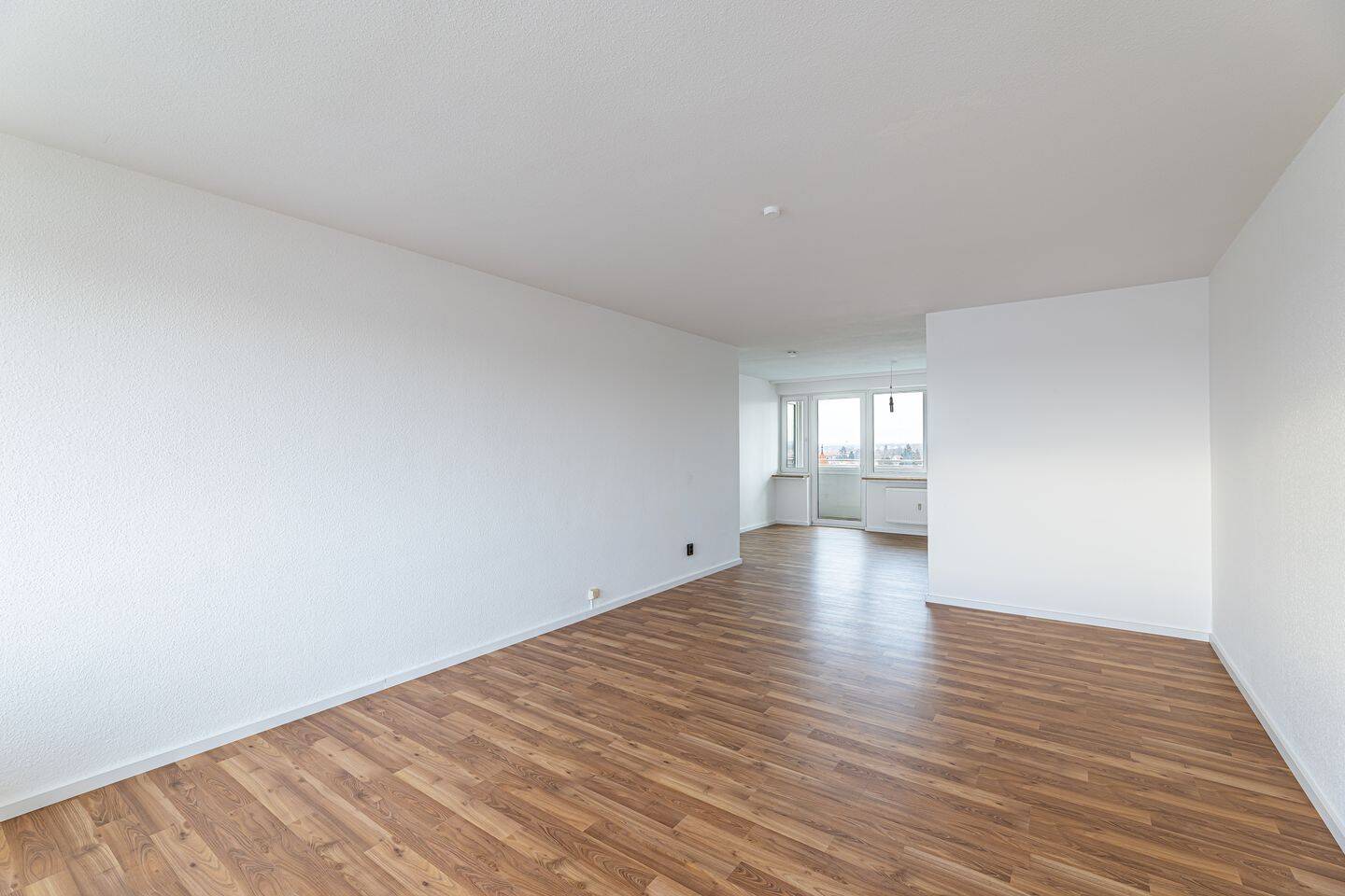 HEGERICH: Lichtdurchflutete 3 Zimmerwohnung mit wunderschönem Blick über Nürnberg!, 90491 Nürnberg
