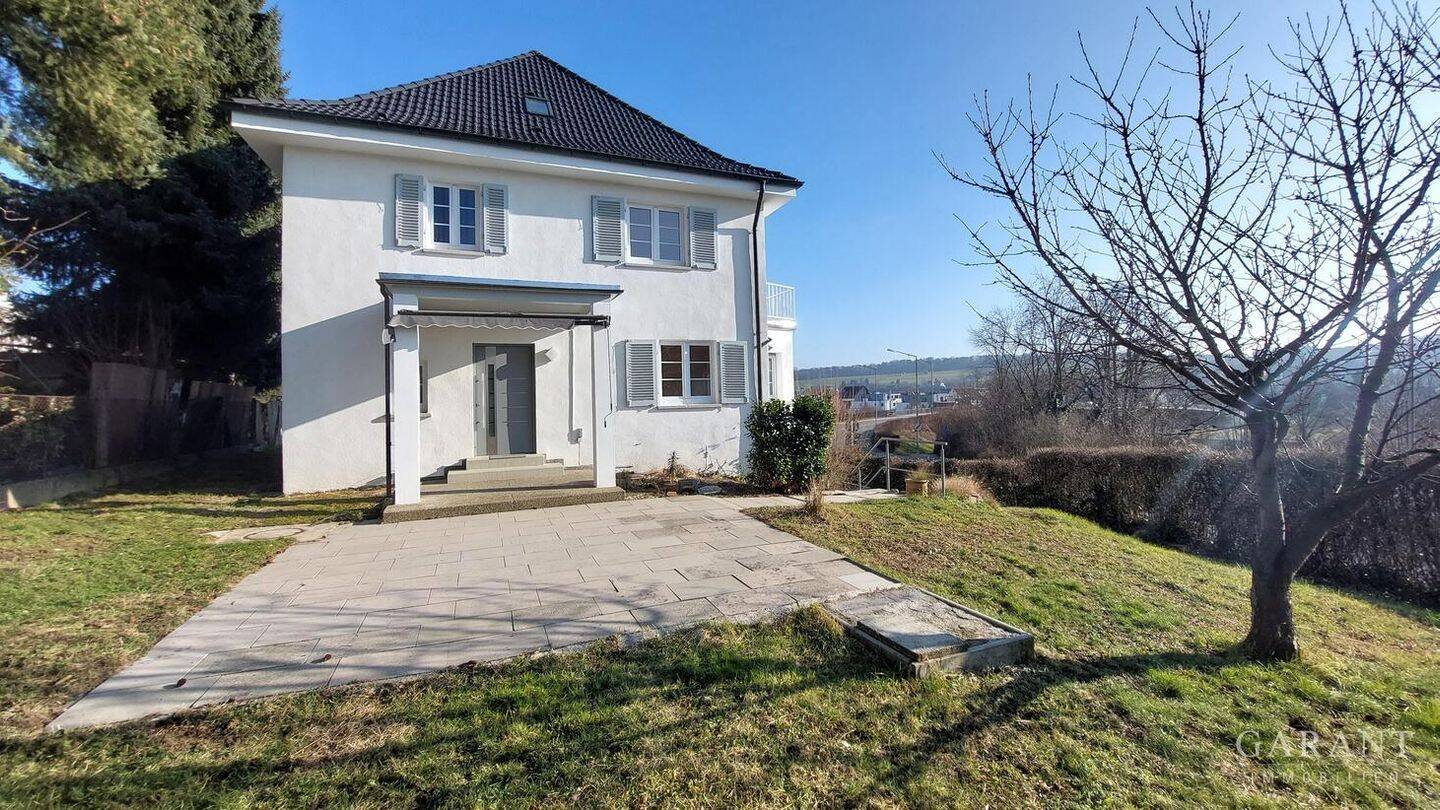 Stilvolles, großzügiges Einfamilienhaus – schön renoviert, mit großem Gartengrundstück, Garage etc., 73066 Uhingen