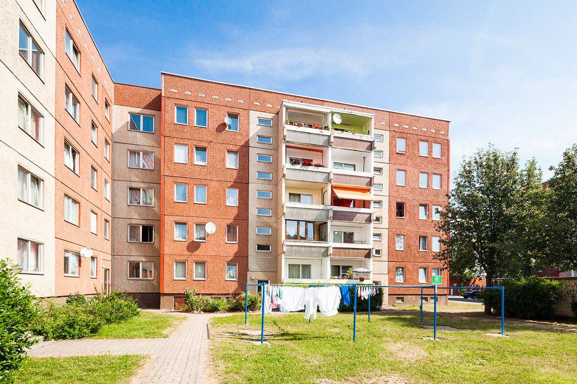 Ein Zuhause für Groß und Klein/3-Raum-Wohnung mit Balkon und kinderfreundlichen Innenhof, 4315 Leipzig (Neustadt-Neuschönefeld Sellerhausen-Stünz Volkmarsdorf)