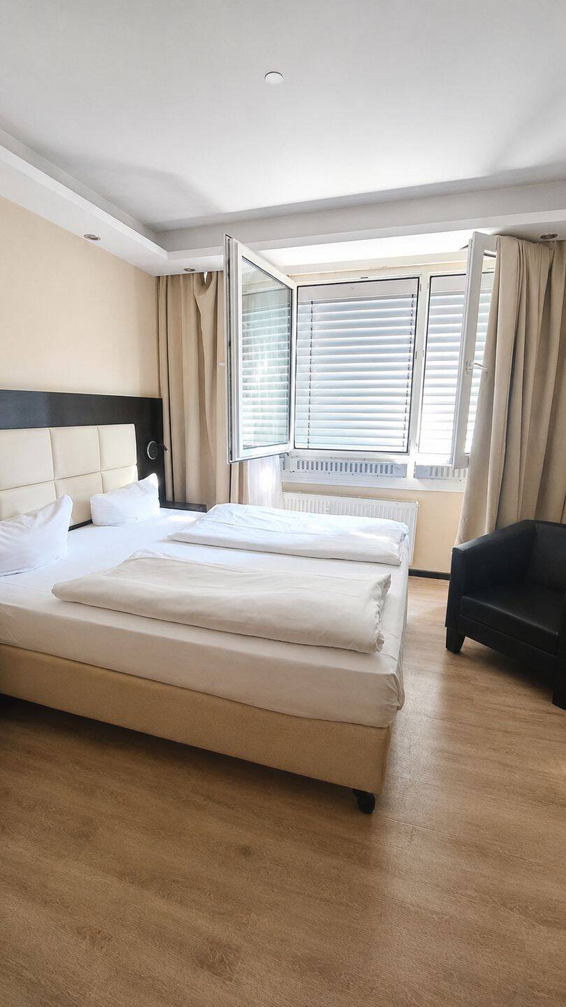 Hotel-Atmosphäre: vollausgestattetes möbliertes ehemaliges Hotelzimmer in Karlsruhe zu vermieten., 76133 Karlsruhe