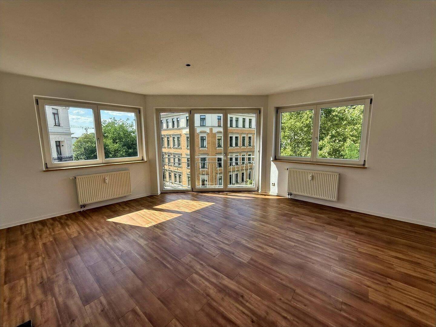 Südvorstadt…Großzügige 3-Raum-Wohnung mit Sonnen-Glaserker!, 4275 Leipzig (Marienbrunn Südvorstadt)