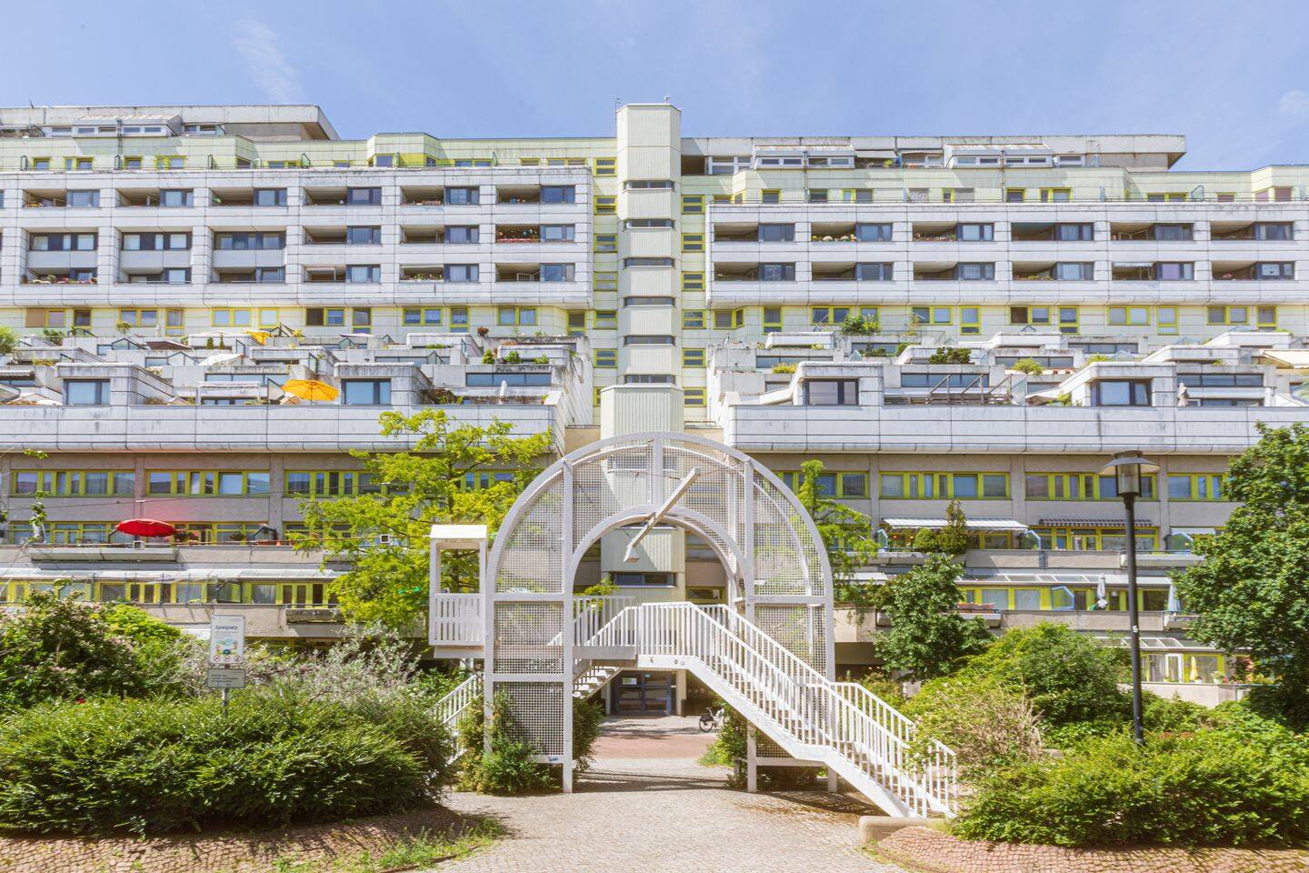 Architektur mit Kultstatus – 3-Zimmer-Wohnung in Berlins berühmter „Schlange“, 14197 Berlin (Steglitz-Zehlendorf Friedenau Wilmersdorf)