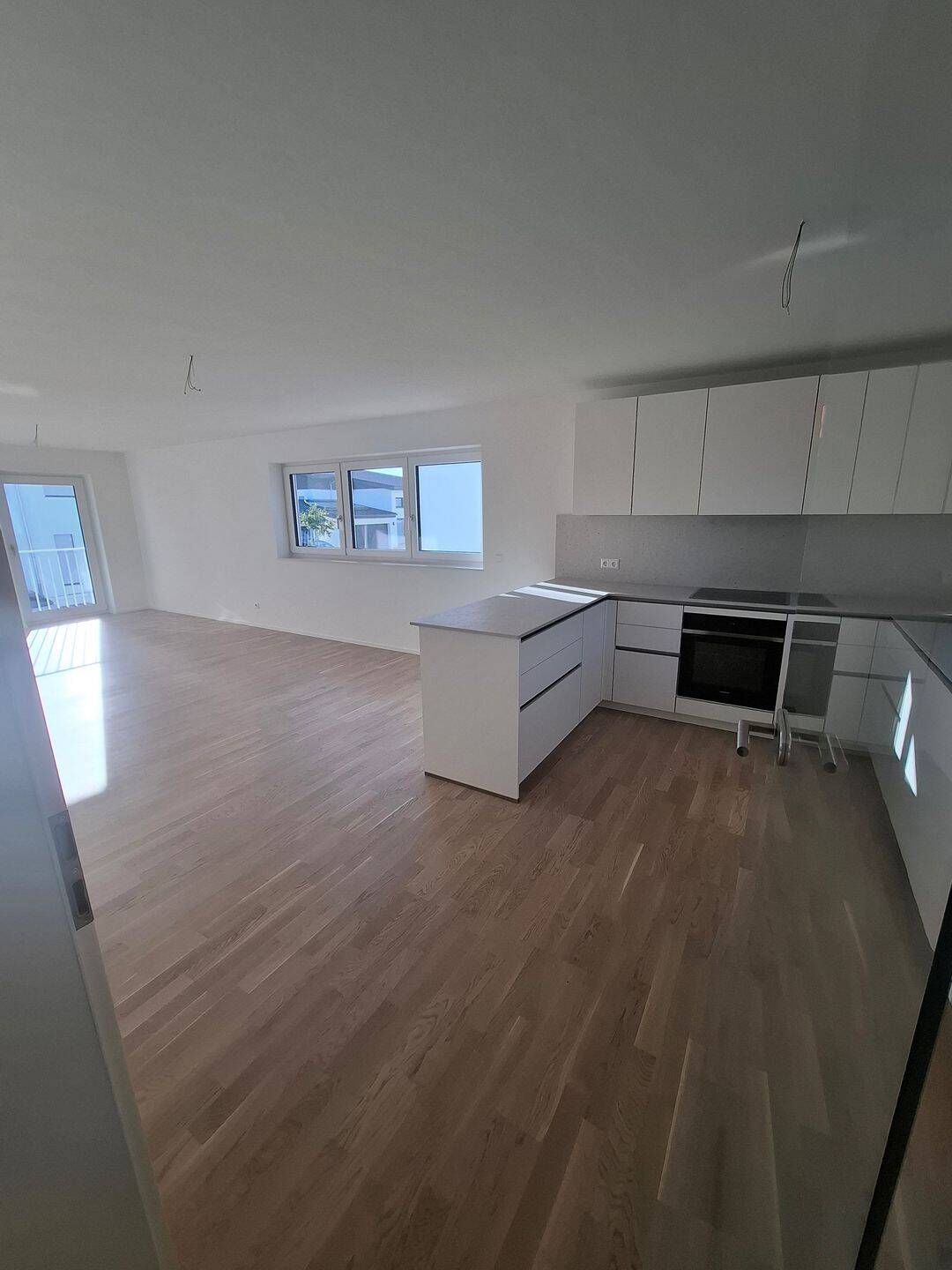 Igersheim: Moderne 3-Zimmer-Wohnung zum Wohlfühlen mit Balkon & Garage / Erstbezug, 97999 Igersheim