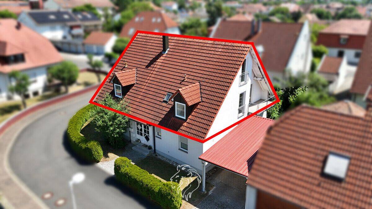 Großzügige Obergeschosswohnung mit Balkon, Gartenanteil & Ausbaureserve im Dachgeschoss, 97353 Wiesentheid