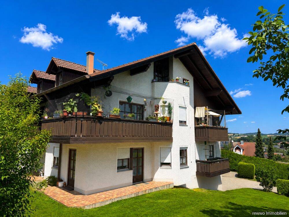 Charmante 2-Zimmer-Dachgeschosswohnung mit Balkon und Weitblick, 94137 Bayerbach