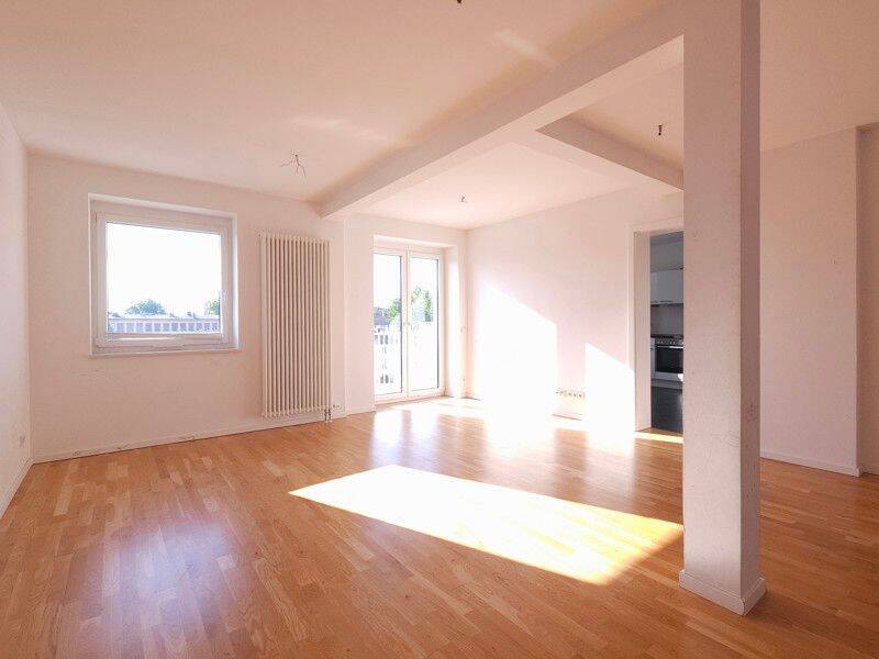 Wohnen im Ostend ohne Kompromisse: 4-Zimmer, zwei Bäder, zwei Balkone und Skylineblick!, 60316 Frankfurt am Main (Nordend-Ost Nordend-West Ostend)