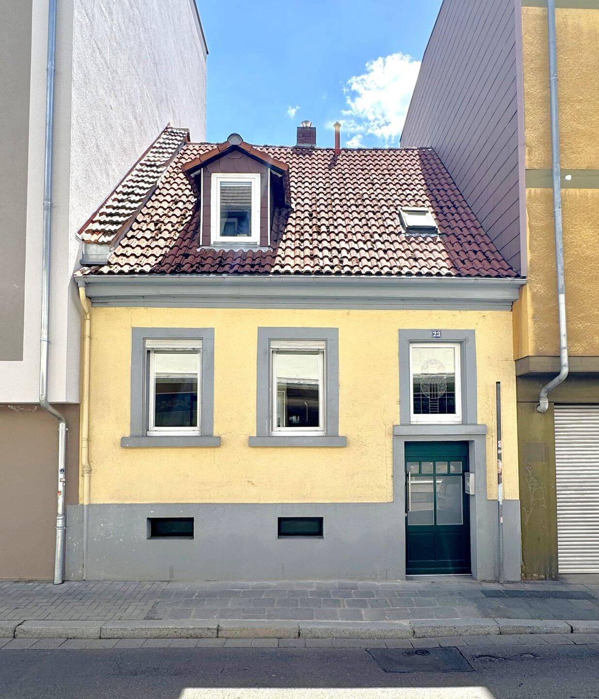 KL- Wohnen in der City: Charmantes Einfamilienhaus mit 3 Zimmern und sonnigem Innenhof, 67655 Kaiserslautern (Innenstadt)