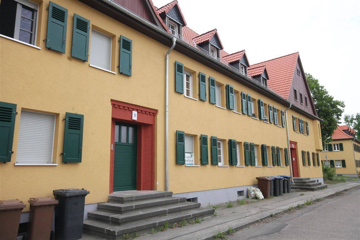 Frisch renovierte 2 Zimmerwohnung mit Badewanne und Dusche- Stellplatz möglich, 6749 Bitterfeld-Wolfen
