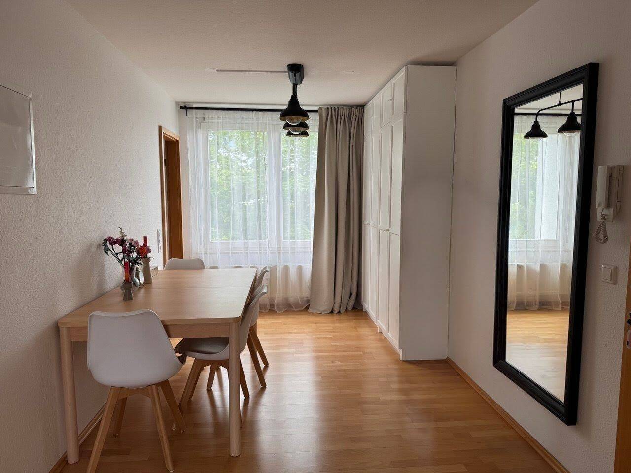 Top-Anbindung & Teilmöbliert: Helle 80 m² Wohnung mit 2 Balkonen und Tiefgarage (S-Bahn in 1 Min.), 70565 Stuttgart (Dürrlewang Fasanenhof Möhringen Rohr Vaihingen)