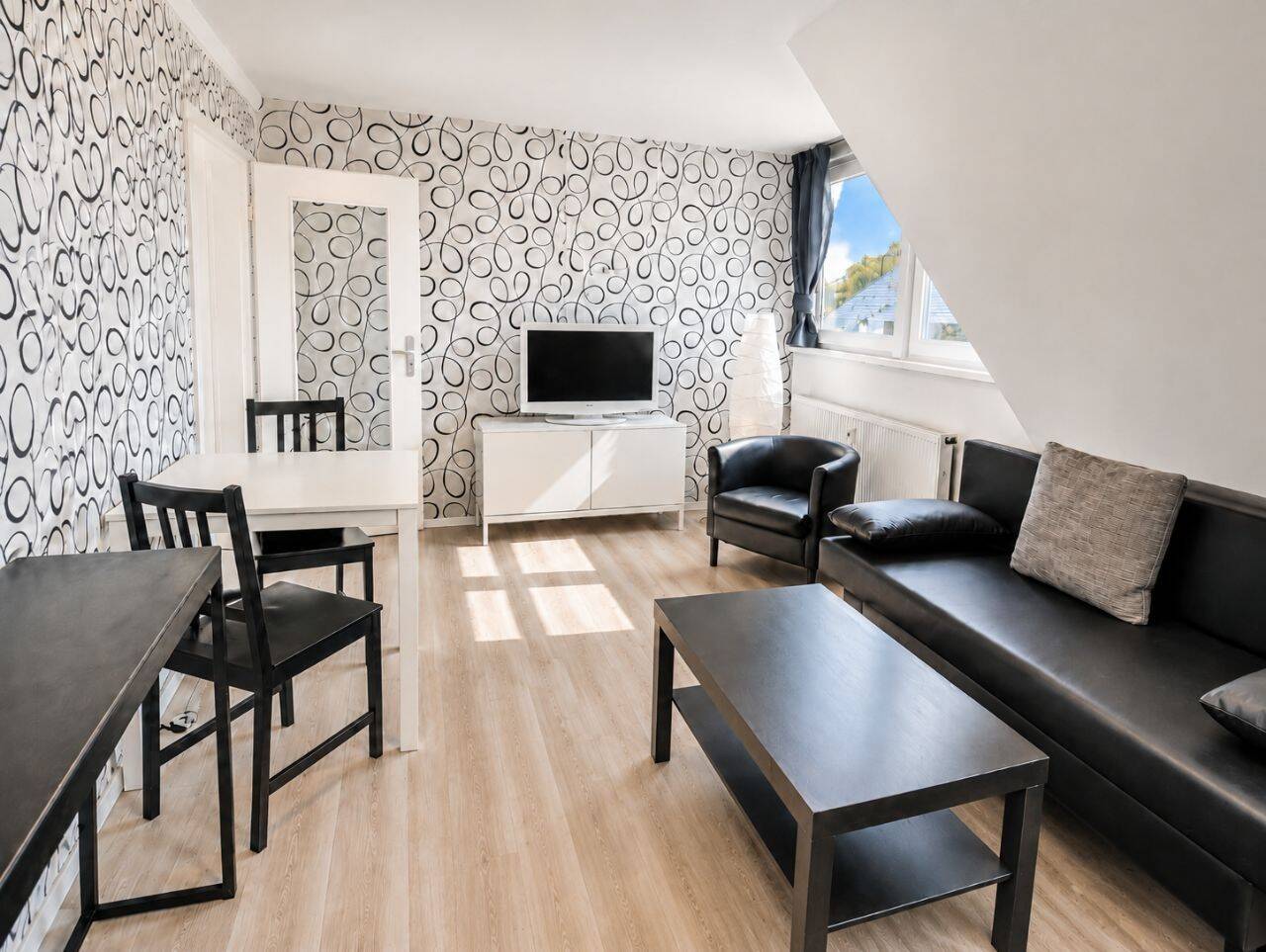 teilmöblierte 2-Zimmer-Dachgeschosswohnung in ruhiger Lage von Essen-Rüttenscheid, 45130 Essen (Rüttenscheid Südviertel)