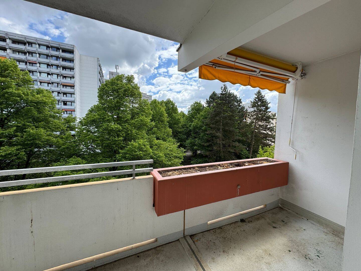 Komfortable 2-Zimmer Wohnung im 4. OG mit Loggia, 81737 München (Ramersdorf-Perlach)